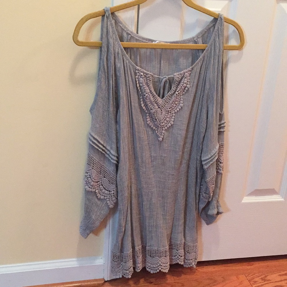 Solitaire , Cold shoulder shirt, gauzy material, L